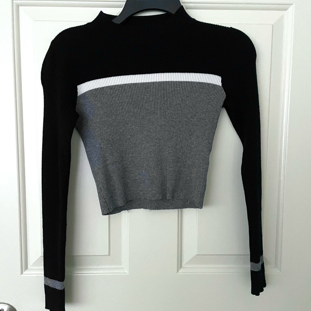 brandy melville sweater top - black and grey